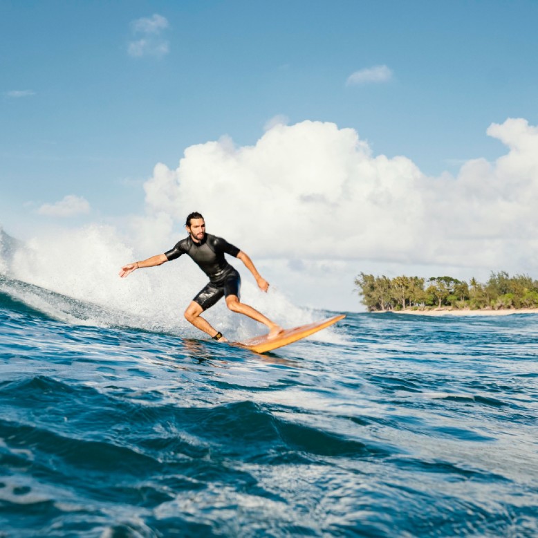 Guest surfing near Unawatuna