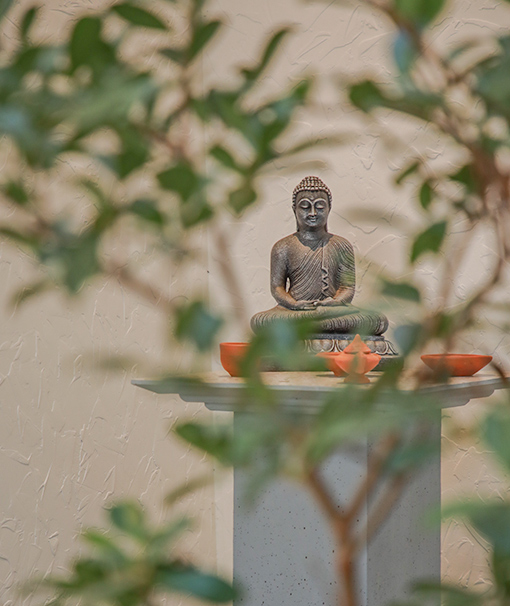 A statue of the Budhdha